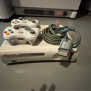 Fully functional Xbox 360 with 2 controllers, 30 random games and all cables